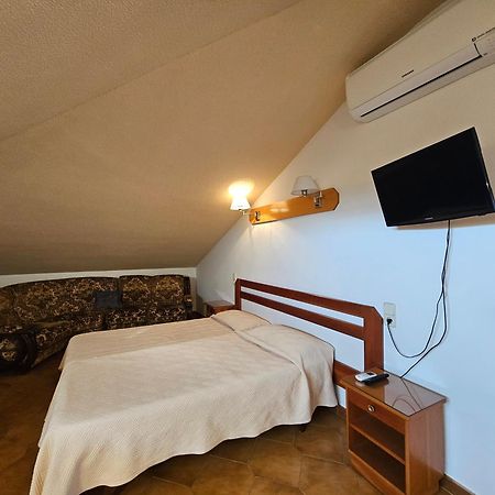 Hotel Blue Spot Мальграт-де-Мар Экстерьер фото