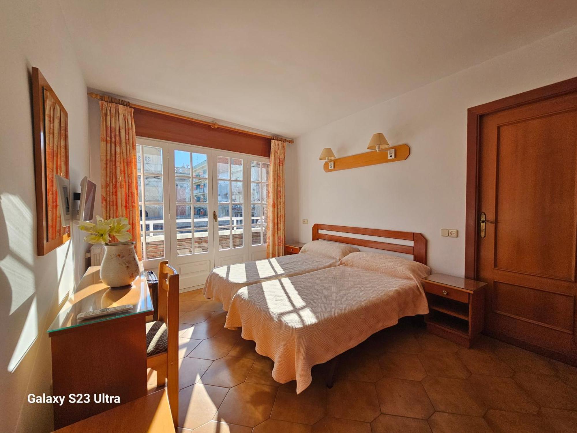 Hotel Blue Spot Мальграт-де-Мар Экстерьер фото