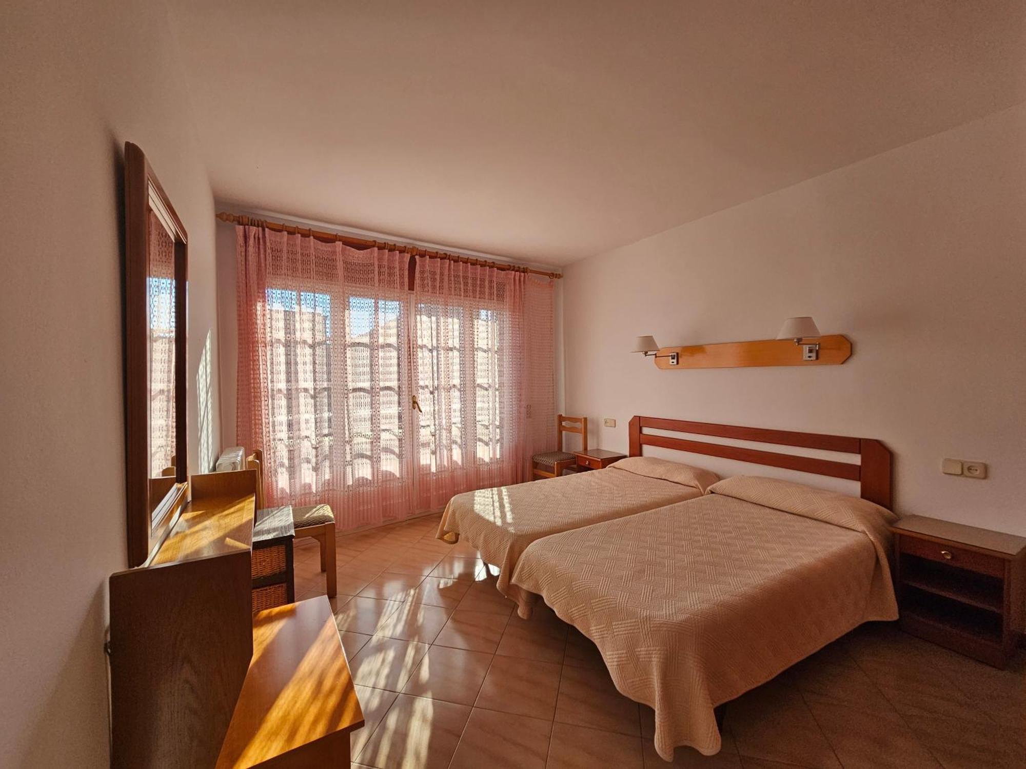 Hotel Blue Spot Мальграт-де-Мар Экстерьер фото