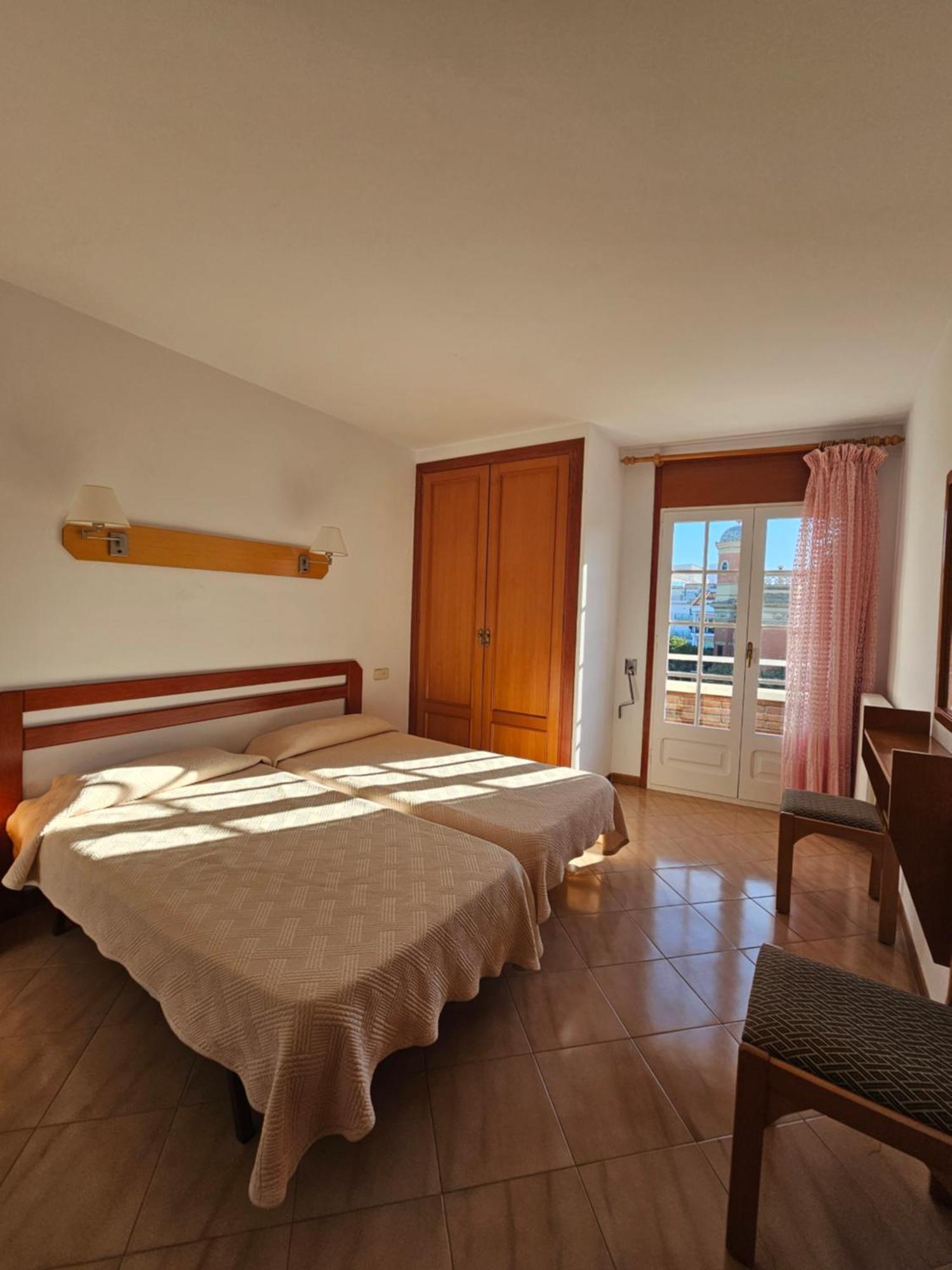 Hotel Blue Spot Мальграт-де-Мар Экстерьер фото