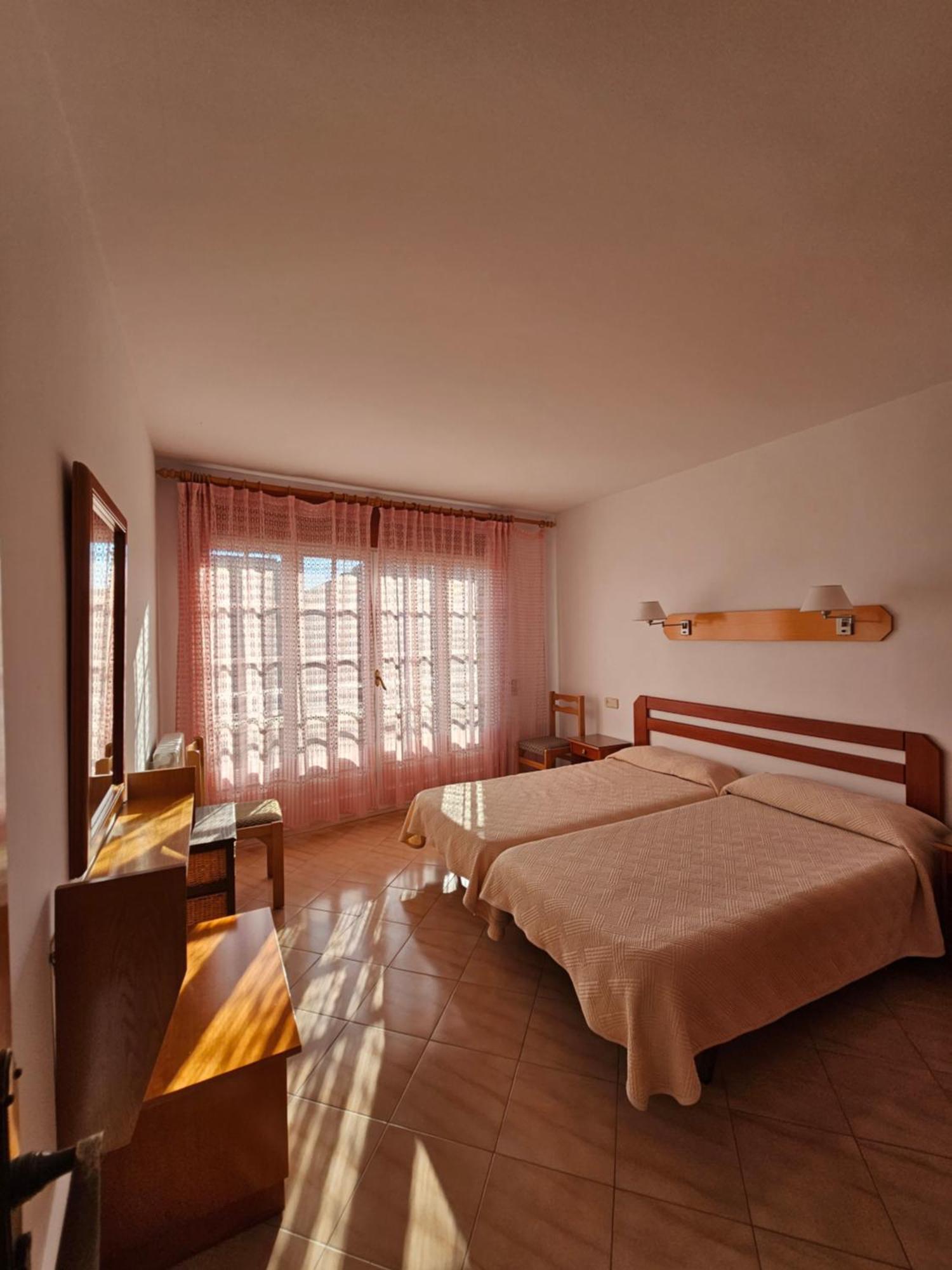 Hotel Blue Spot Мальграт-де-Мар Экстерьер фото