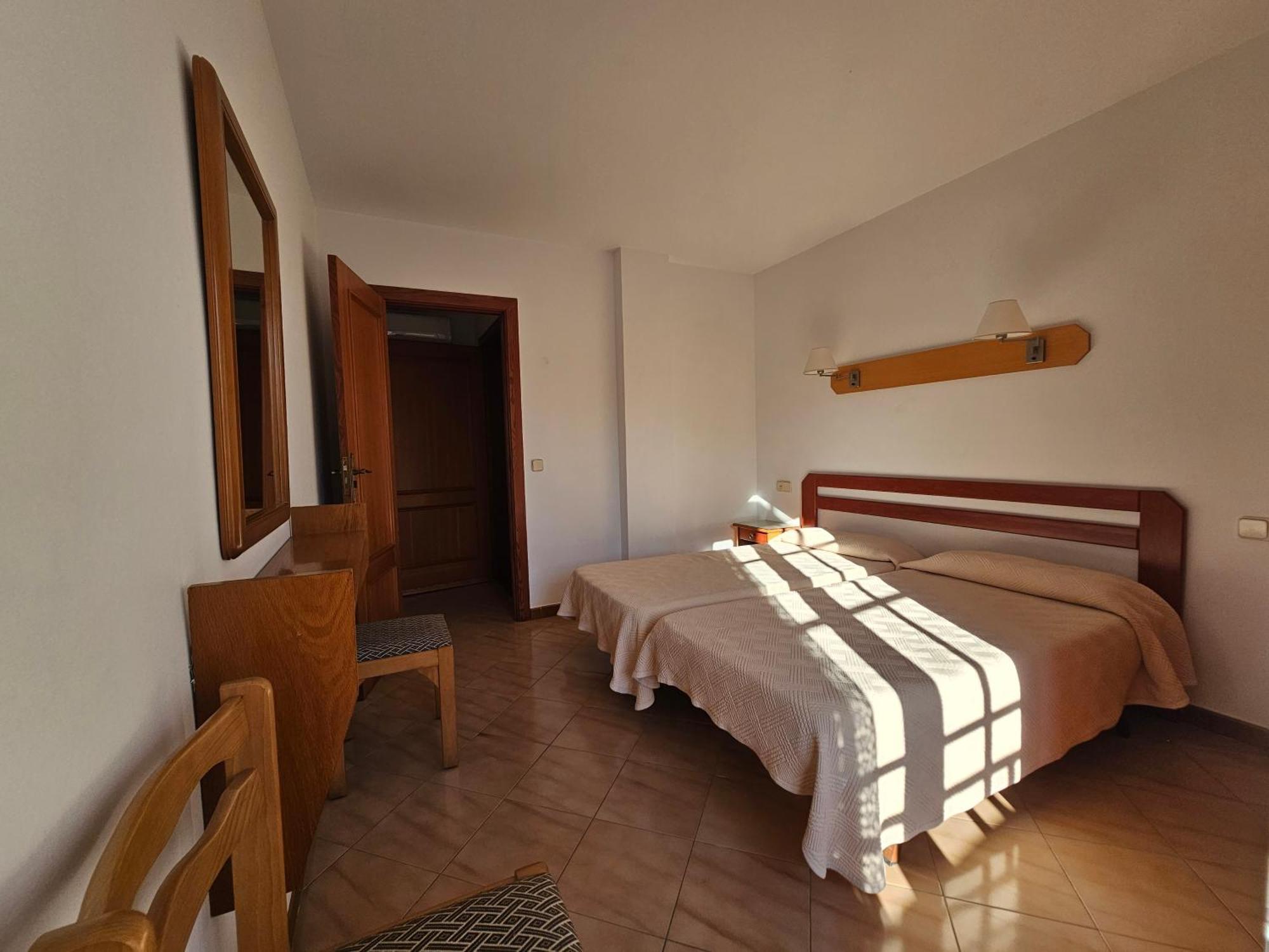 Hotel Blue Spot Мальграт-де-Мар Экстерьер фото